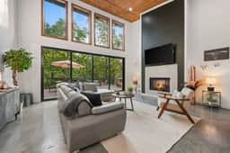 * Forest Getaway: Luxury Cabin w/ Games & Hot Tub