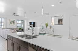 SUPER CHILL-5 Bedrooms W/POOL & AMENITIEs!