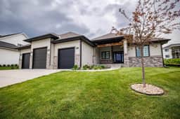 Luxury Retreat- Modern 5BR Ranch in Bennington