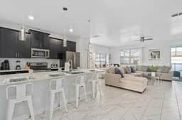 SUPER CHILL-5 Bedrooms W/POOL & AMENITIEs!