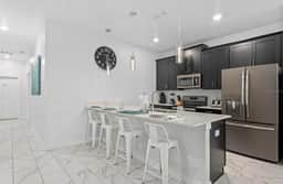 SUPER CHILL-5 Bedrooms W/POOL & AMENITIEs!