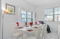 SUPER CHILL-5 Bedrooms W/POOL & AMENITIEs!