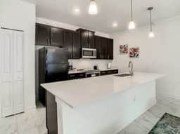Gorgeous 4-bed, pool near Disney