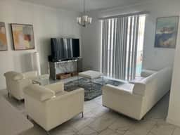Gorgeous 4-bed, pool near Disney