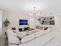 SUPER AMUSiNG- 9BDR/5BA MOVIEs ROOM & SLEEPs 34!