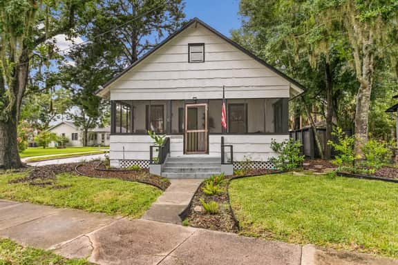 10 Pacific St
