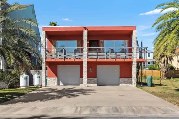 110 E Huisache