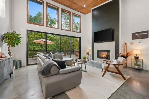 * Forest Getaway: Luxury Cabin w/ Games & Hot Tub