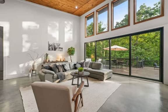 * Forest Getaway: Luxury Cabin w/ Games & Hot Tub