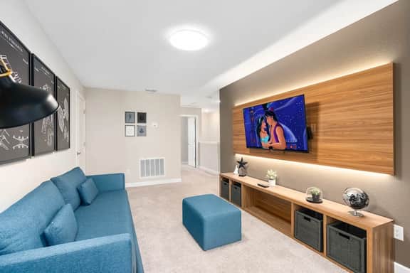 CLOSE - DISNEY's PARKs with THEME ROOMs!