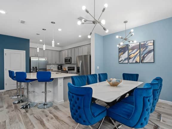 BLUE- SLEEPs 24 w/POOL & MOVIE LOFT!