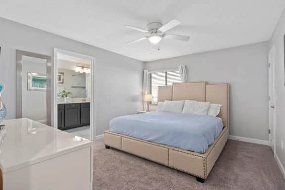 SUPER CHILL-5 Bedrooms W/POOL & AMENITIEs!