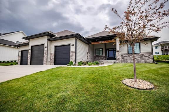 Luxury Retreat- Modern 5BR Ranch in Bennington