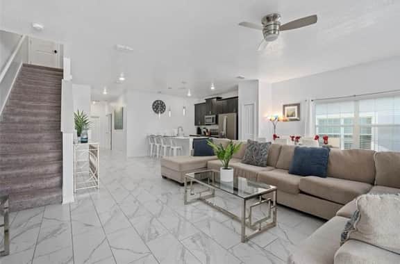 SUPER CHILL-5 Bedrooms W/POOL & AMENITIEs!