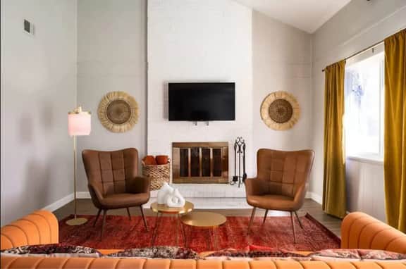 Stylish 4BR Haven | Pool Table & Outdoor Fire Pit