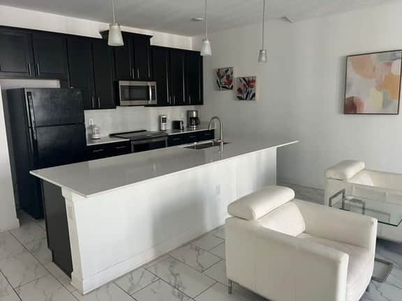 Gorgeous 4-bed, pool near Disney