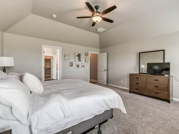 Family-Friendly Luxury- 5BR Home near Woodlands