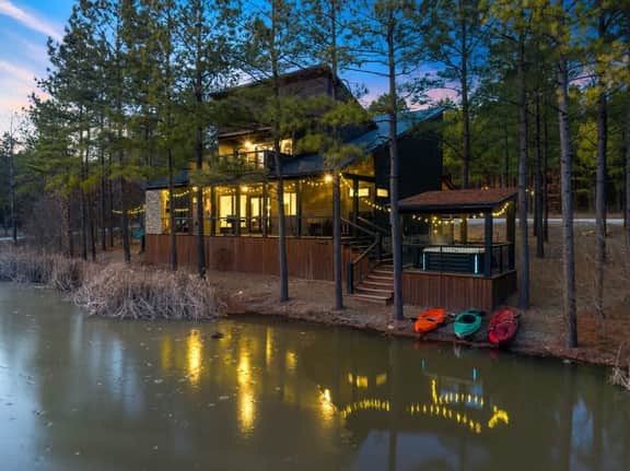 xNew Waterside Retreat: Private Stock Pond/Hot Tub