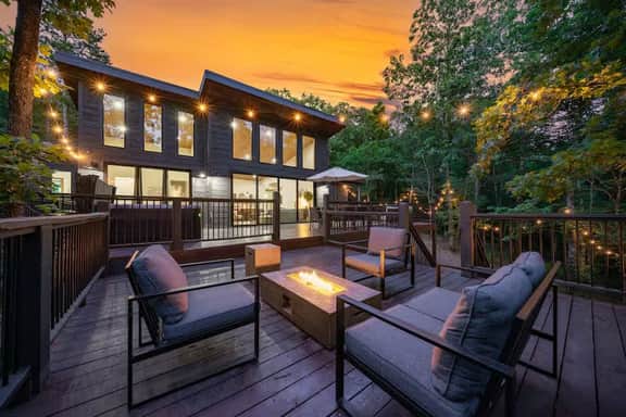 HGTV Cabin- 2 Private Acres -Patio Oasis,Dogs OK!