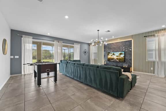 SUPER FINE Retreat – 11BR Estate w/ Pool & Jacuzzi