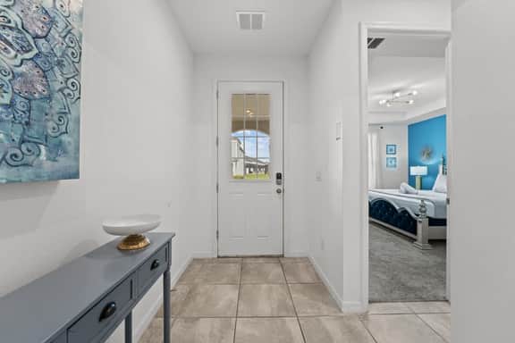 SUPER FINE Retreat – 11BR Estate w/ Pool & Jacuzzi