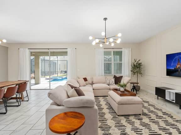 SUPER AMUSiNG- 9BDR/5BA MOVIEs ROOM & SLEEPs 34!
