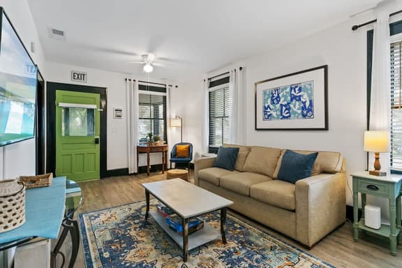 10 Pacific St