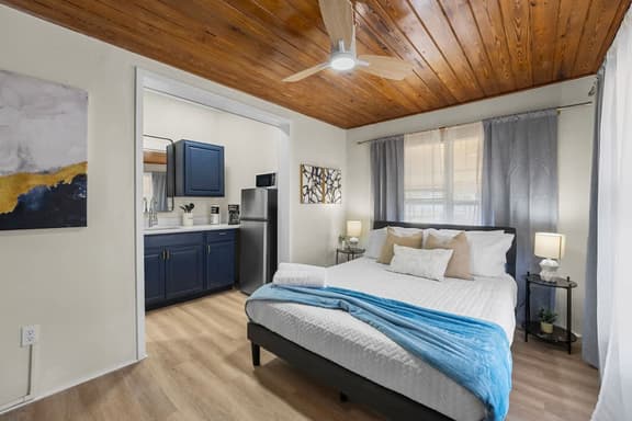 304 Lakeshore #3