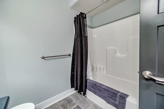 Luxury Retreat- Modern 5BR Ranch in Bennington