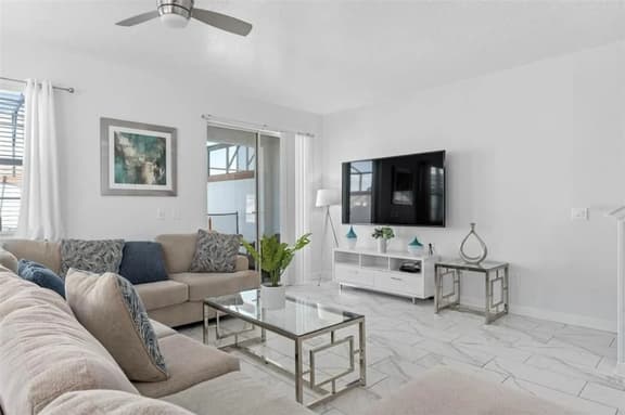 SUPER CHILL-5 Bedrooms W/POOL & AMENITIEs!