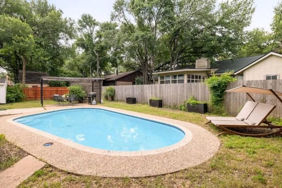 Relaxing Austin Spot: Pool, Fire Pit, Games