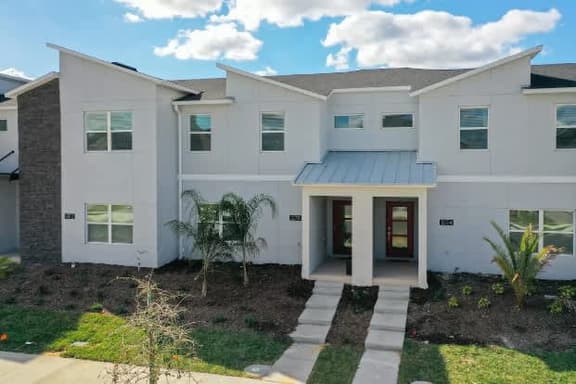 Gorgeous 4-bed, pool near Disney