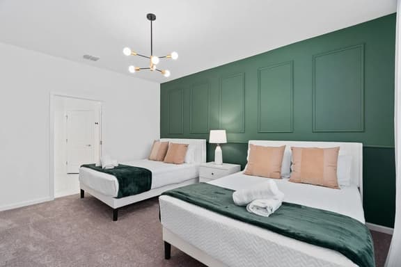 FANCY- 15BDR/17BAs| HUGE 7,000SQFT HOME|
