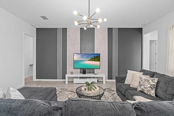 SUPER JUMBO - 12BD 12BAs SLEEPs 34 - w AMENITIEs!