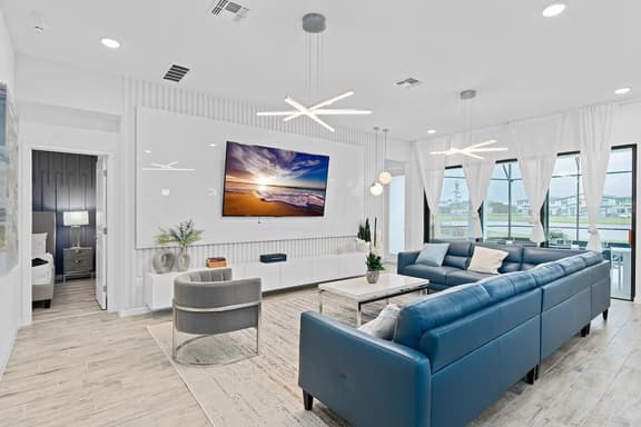 RITZY - 9BDRs/9BAs w/ThemeRooms/LOFT & POOL!