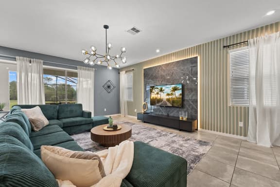 SUPER FINE Retreat – 11BR Estate w/ Pool & Jacuzzi