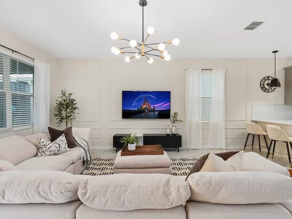SUPER AMUSiNG- 9BDR/5BA MOVIEs ROOM & SLEEPs 34!