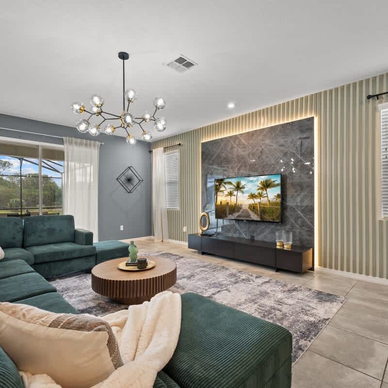 SUPER FINE Retreat – 11BR Estate w/ Pool & Jacuzzi